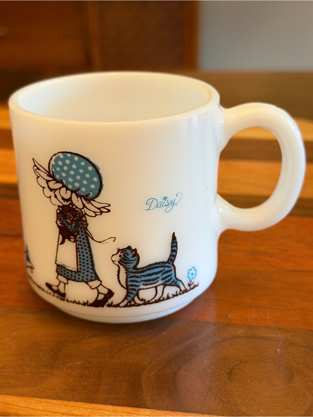 Daisy White Ceramic Mug with Blue Illustration and Cat Accent
